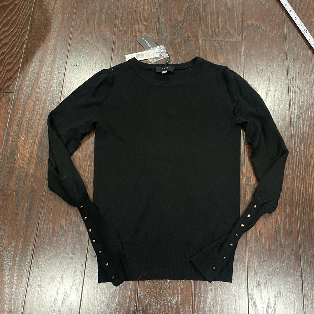 Tahari Women Black Cashmere Wool Sweater Rose Gold Button Size XSmall NEW